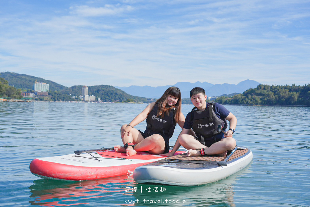 月牙灣追日出夕陽，日月潭立槳SUP推薦，專業單眼攝影、空拍機留下日月潭旅遊美照！ 