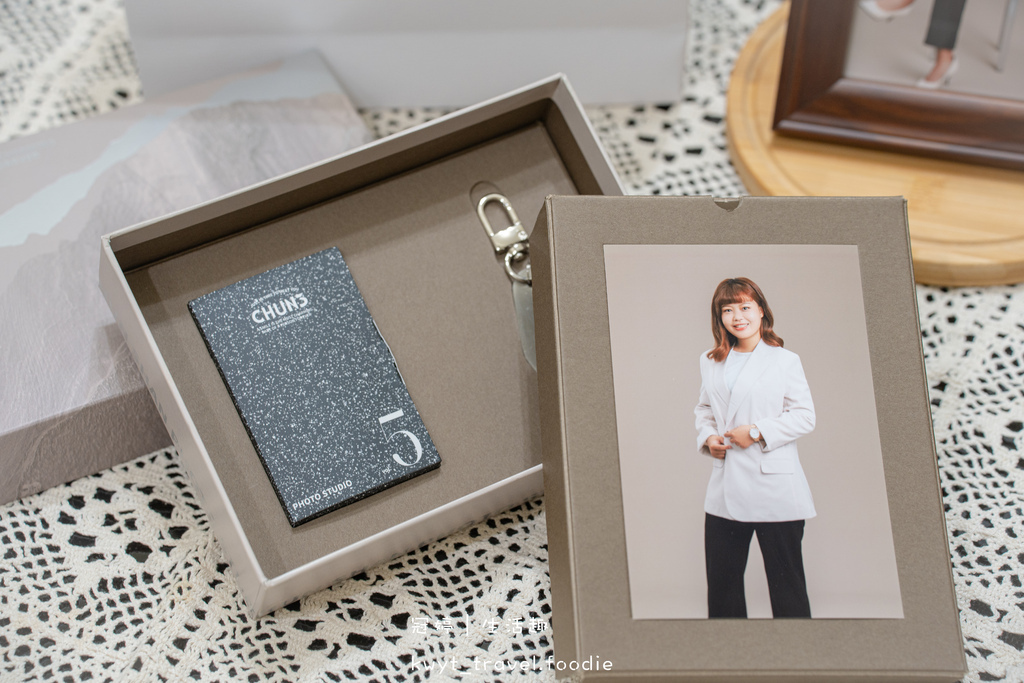 招牌證件照當日取件590元！中山區證件照推薦，專業妝髮、攝影，台北專業形象照推薦 