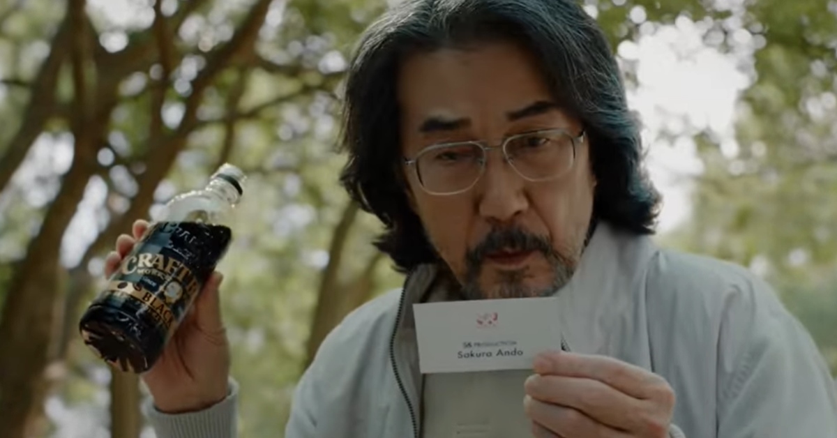 外星人湯米李瓊斯，在公園臥底被發掘 BOSS、罐裝咖啡、販賣機、自動販賣機、湯米李瓊斯、役所廣司