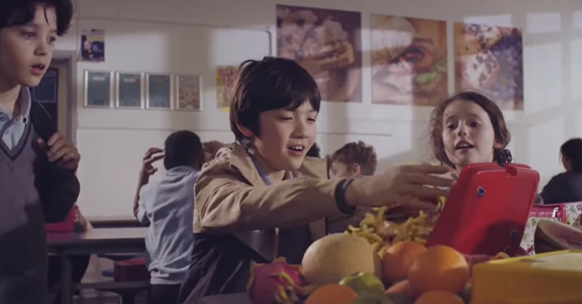 史上最豐盛午餐，漢堡薯條爆滿噴出 英國、學童、午餐、貧困、貧困學童