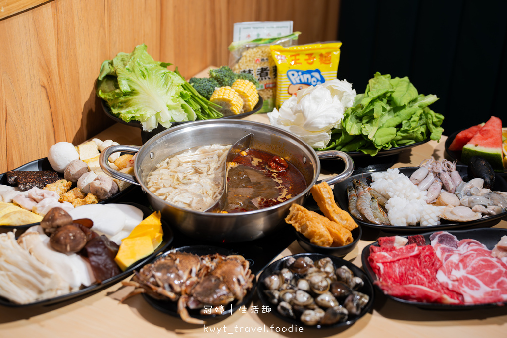 499元爽嗑極鮮海產！中和火鍋吃到飽推薦，自製爆鮮黃金蟹蚵仔蝦仁滷肉飯，不分平假 