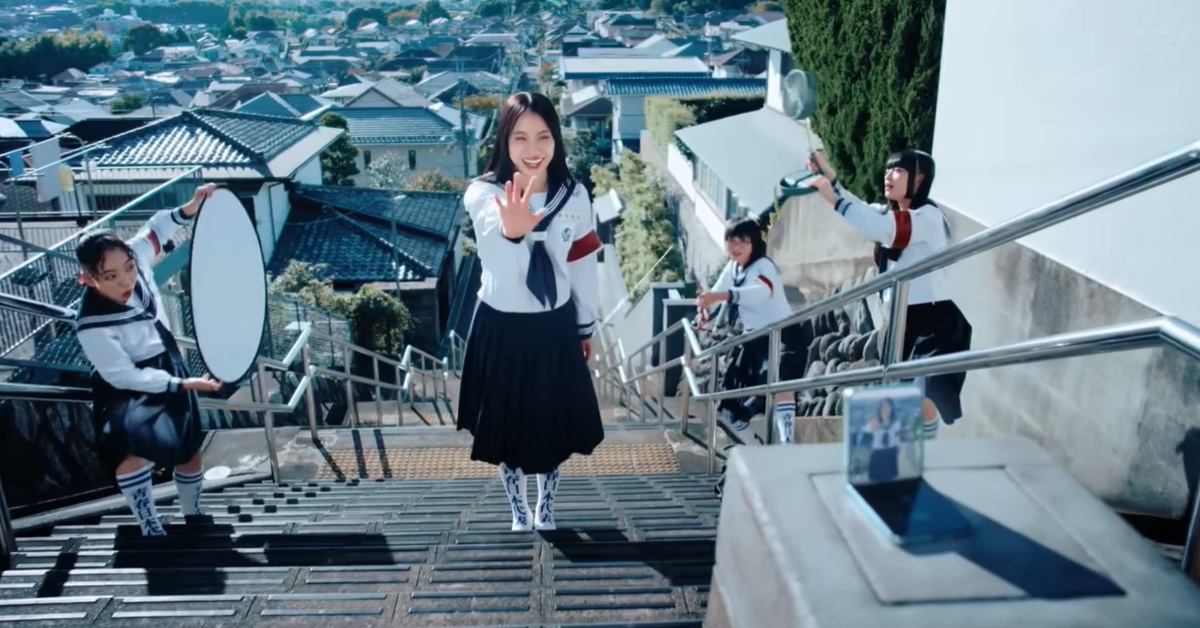 當我轉身再回首，著名場面立刻再現 SAMSUNG、Galaxy Z Flip5、手機、摺疊手機