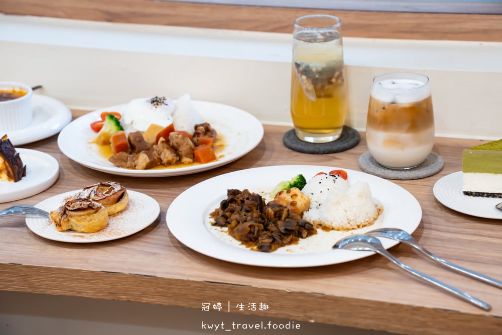 媲美甜點店的巴斯克蛋糕，與24隻貓咪共度美好時光，高雄貓咪咖啡廳推薦 