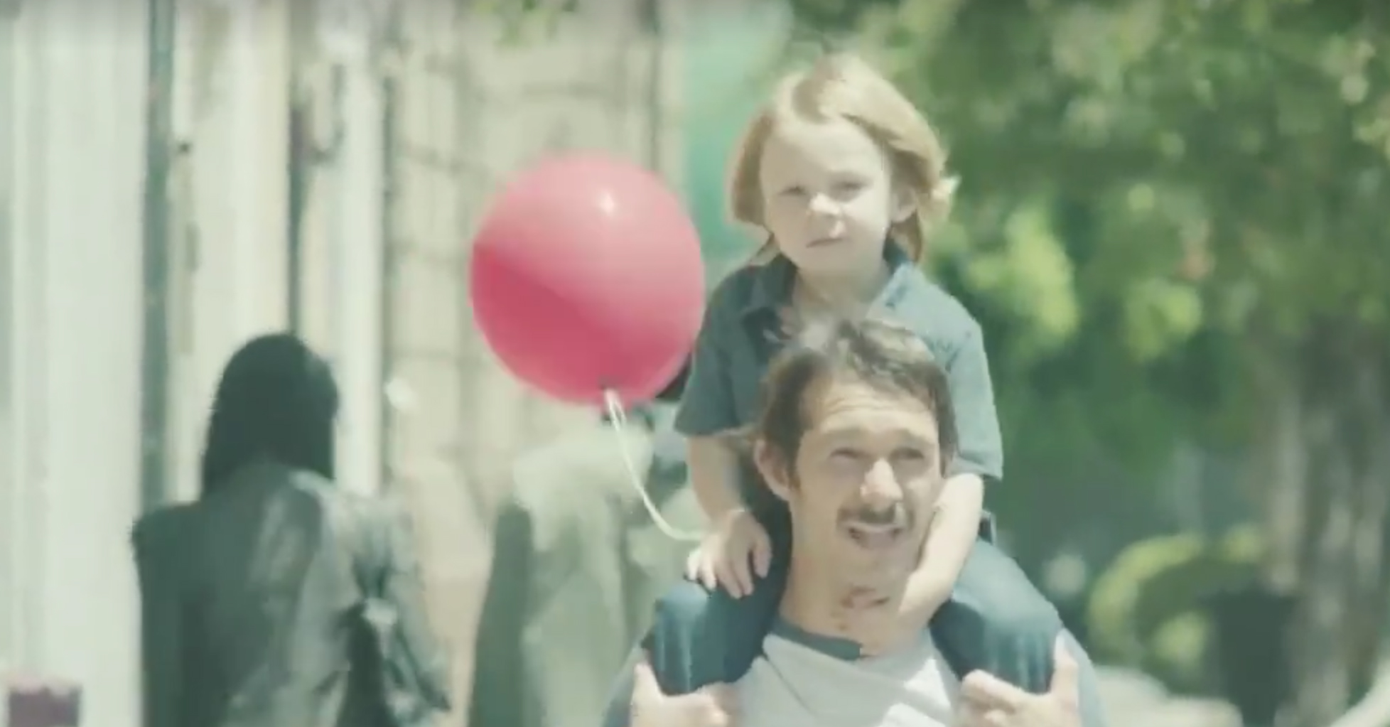 如何在兩分鐘內教導孩子良好習慣？這位爸爸做給你看 家教、刷牙、教育