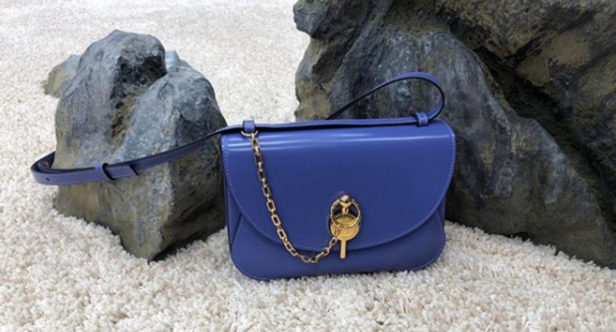 金屬鏈子不再是嘻哈專屬！2019年新款包包上都要有一條才時尚！ 2019、時尚、流行、穿搭、配件