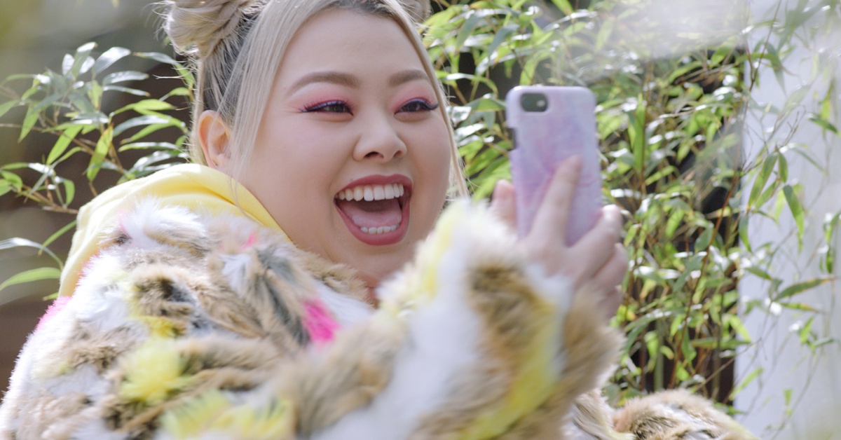 是誰在敲有村架純的門？SK-II BareSkinChat美妝微影集第一集開播啦 渡邊直美、有村架純、克蘿伊摩蕾茲、詹姆士柯登