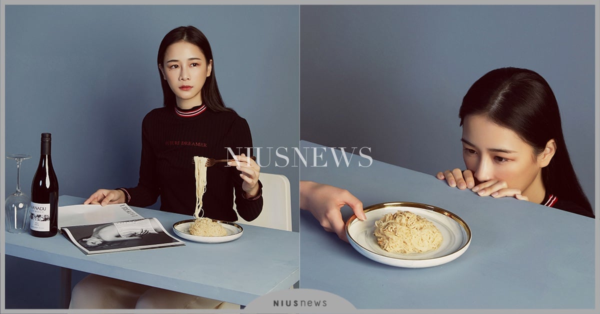 從YouTuber到品牌老闆，千千大談創業甘苦談和拌麵背後的洋蔥故事｜妞專訪 美食水水、千千、Youtuber、水哦、千拌麵、情憶粽、妞專訪