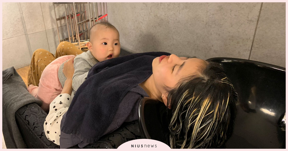 就算當了媽媽還是想愛漂亮！妞編輯實測：獨自一人帶嫩嬰去燙染頭髮可行嗎？ 親子妞、實測、髮廊、偽單親、嬰兒、幼兒、燙染、剪髮