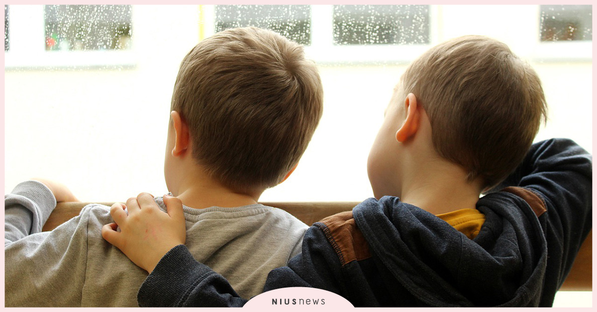 孩子愛拿玩具敲別人的頭？2大因素影響社交能力，還沒發展出「同理心」？ 親子妞、社交、社會交流、大腦發展、育兒