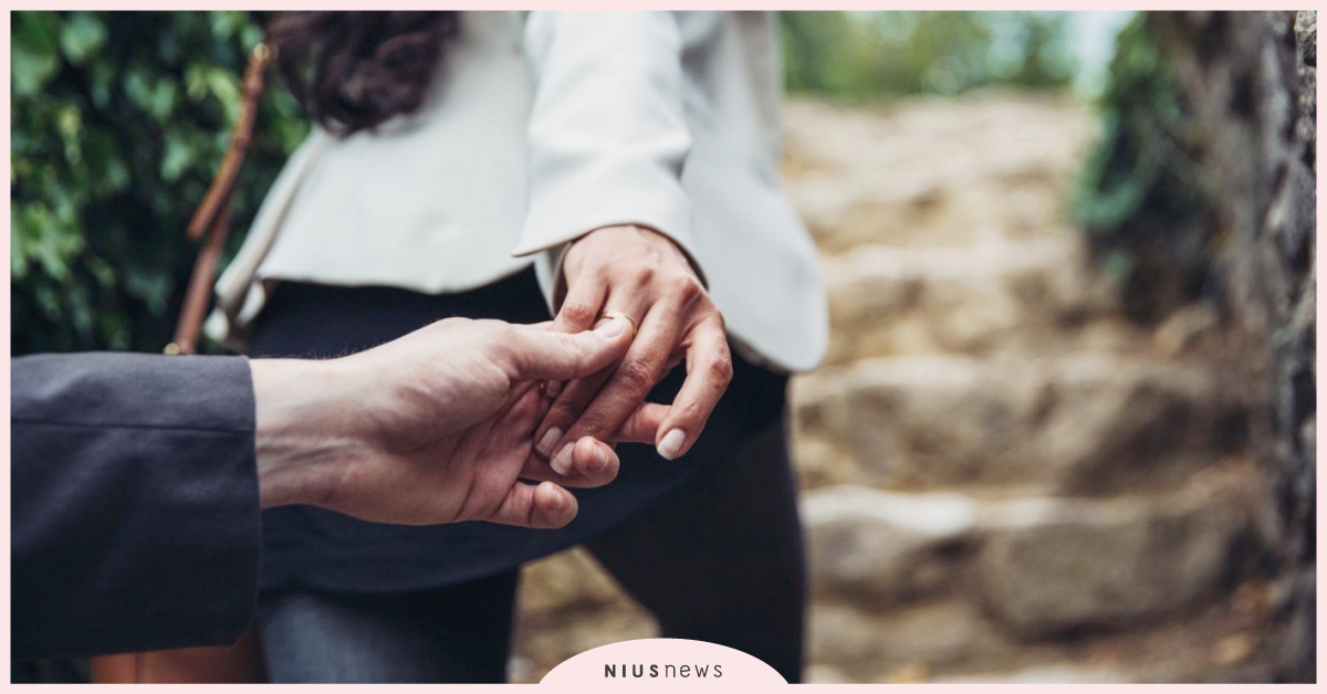 「要金牛和巨蟹主動等下輩子吧！」理工宅小生×文組男知寒對談感情觀差很大！｜妞專訪 小生、知寒、專訪、新書、對愛入座、我在這裡擱淺、有人看到但沒人知道、書摘、訪問、感情、愛情、讀讀書