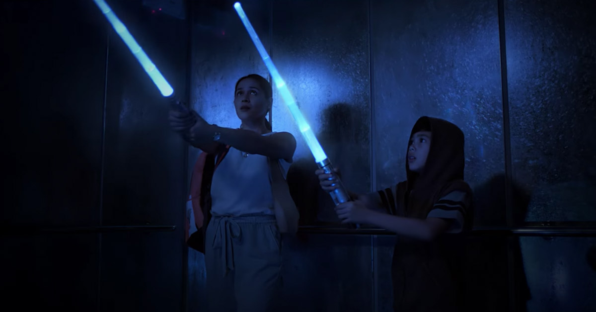 孩子別怕！和媽媽拿著光劍一起來度過難關，長大後換你守護媽媽，願原力與你同在！ 美國、Globe、STAR WARS、親情