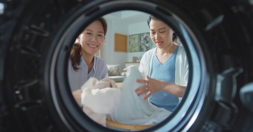 就算成年了在父母心中永遠都是個小孩子，洗衣煮飯還是父母的習慣 台灣、Ariel、洗衣精、溫馨