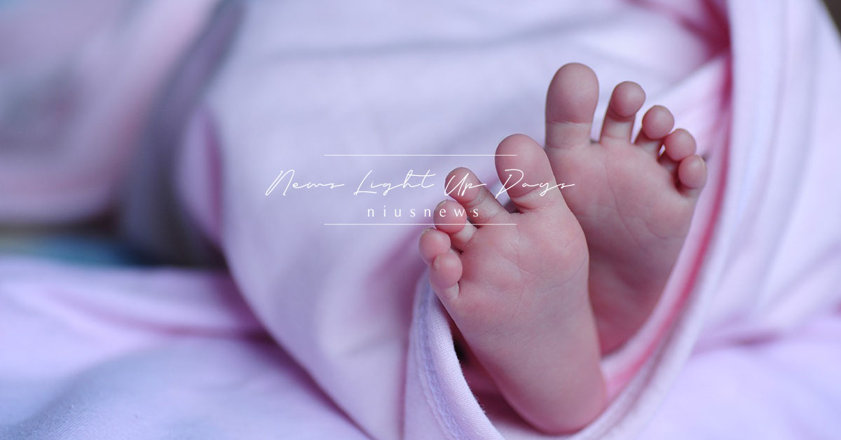 新生兒呼吸有雜音讓父母好擔心？5個讓新手爸媽擔心的新生兒現象 親子妞、新生兒、新手爸媽、呼吸、新生兒猝死、脫皮、擔心、怪異、頭型、胎毛、姑路