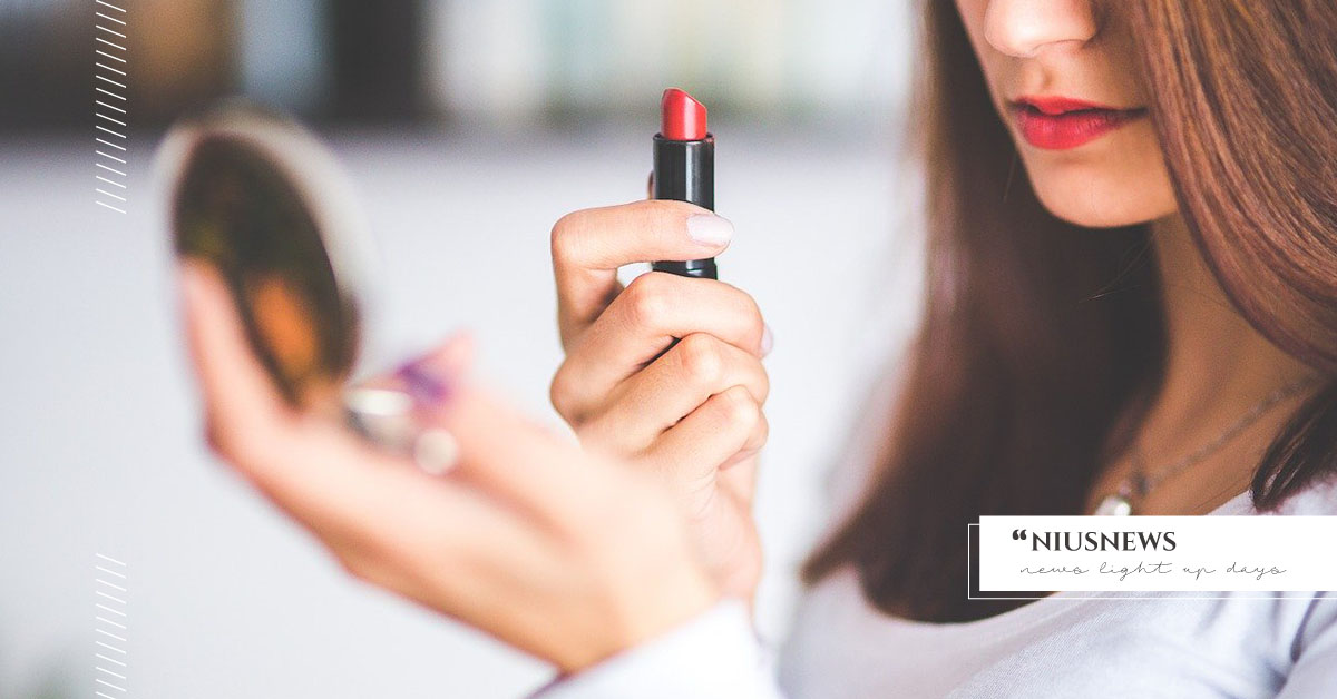 從小就化妝代表「學壞了」？兒少心理師：「當小孩吵著要化妝，可以這樣溝通」 親子妞、化妝、小孩、化妝品、青少年、口紅、彩妝、教育、教養、溝通、成人、自我形象、自我認同、自信