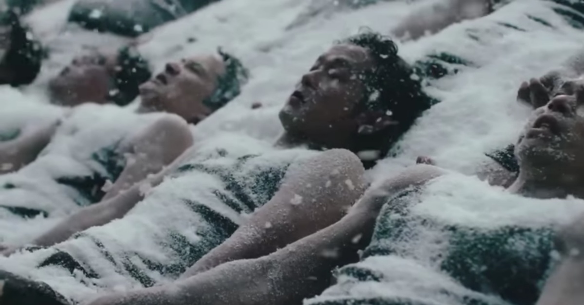 鳥屎掉在臉上，地震不能逃跑，這就是屋瓦的宿命 日本、Tsuruya、屋瓦、搞笑