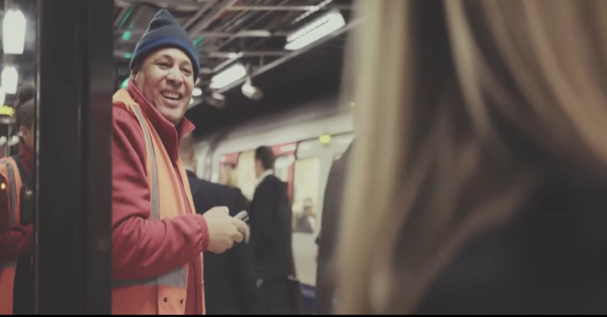 融化你的藍色星期一，暖心地鐵已上線 英國、妮維雅、分享關懷、溫馨