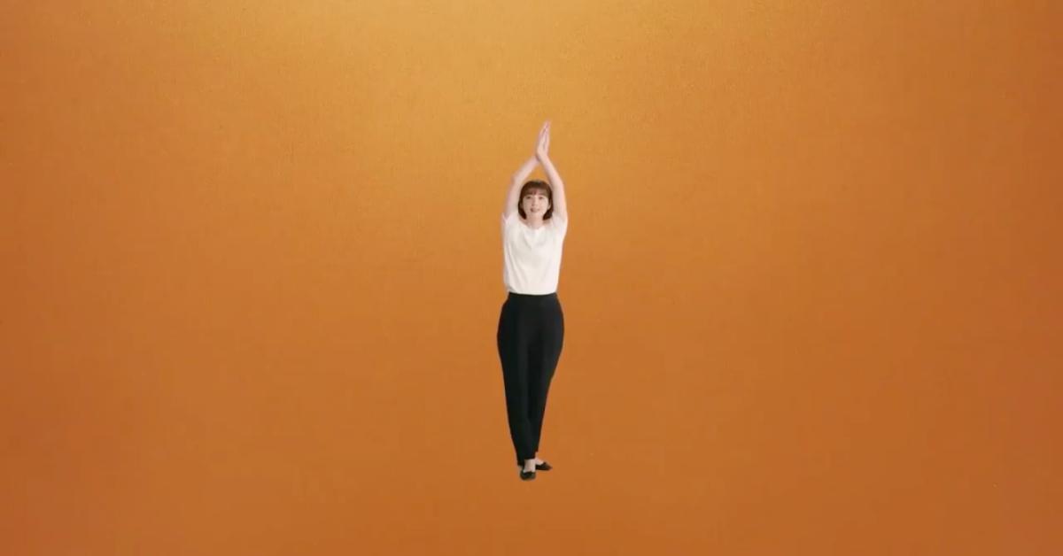 跟著佐佐木希，做做上班伸展操 日本、KARADA、沙龍、有趣