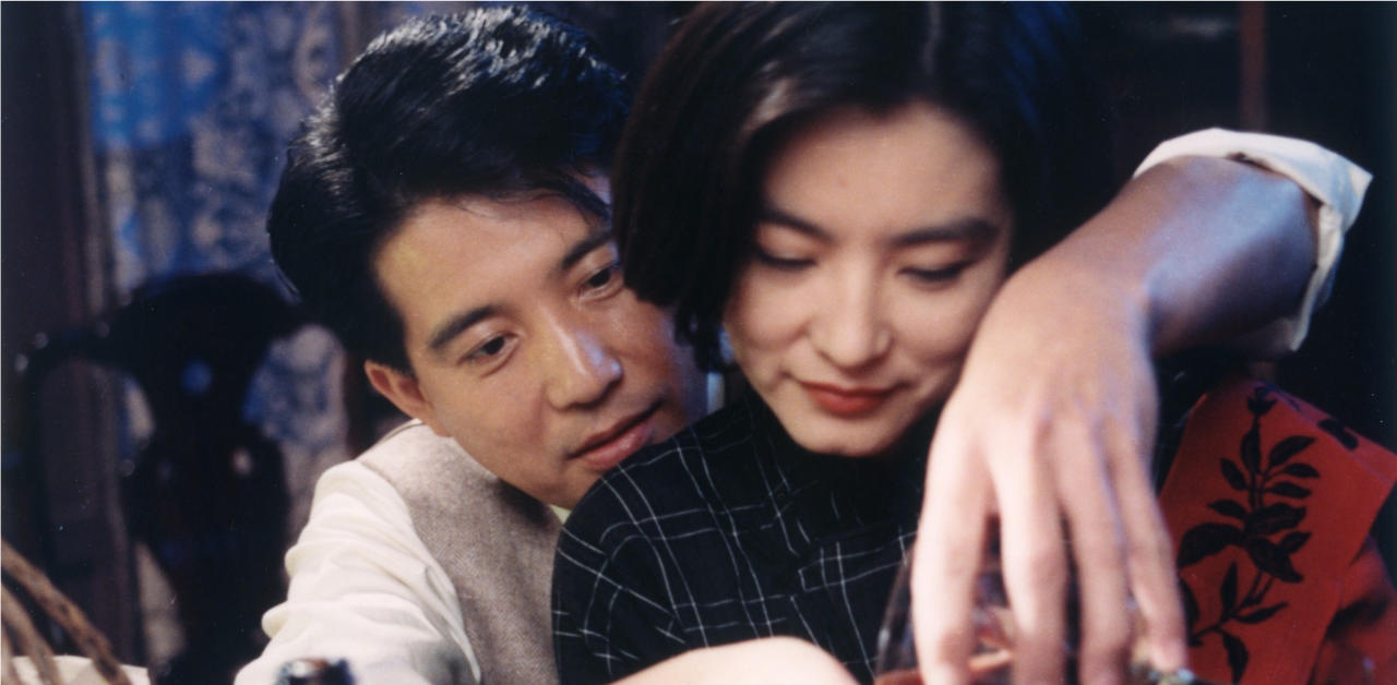 《滾滾紅塵》粉絲追星玩命爬屋頂當「蜘蛛人」，林粉狂追《滾滾紅塵》拍攝 劇組「廁所暗號」掩護林青霞！ 滾滾紅塵、粉絲、林青霞、