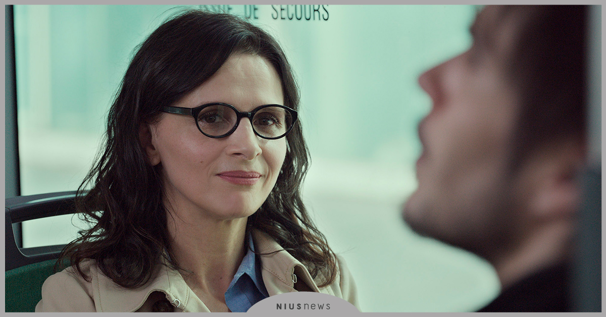 法國影后【別問我是誰】少女心爆發 卻遭友人調侃如虎狼似虎 茱麗葉畢諾許與年齡直球對決 不計形象老態演出 茱麗葉畢諾許、別問我是誰、法國影后