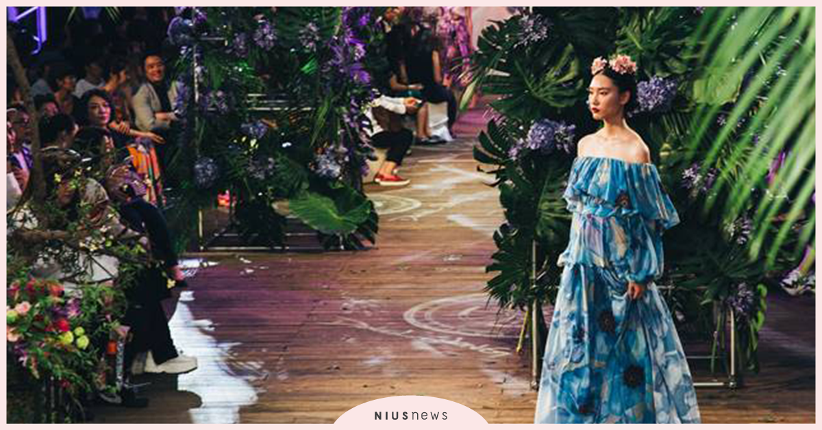 Monochrome率性簡約OUT 亮色紮染、印花圖騰大行其道  戲劇性高訂、Oversize Bag成19春夏流行焦點 率性簡約OUT、Oversize Bag春夏流行焦點