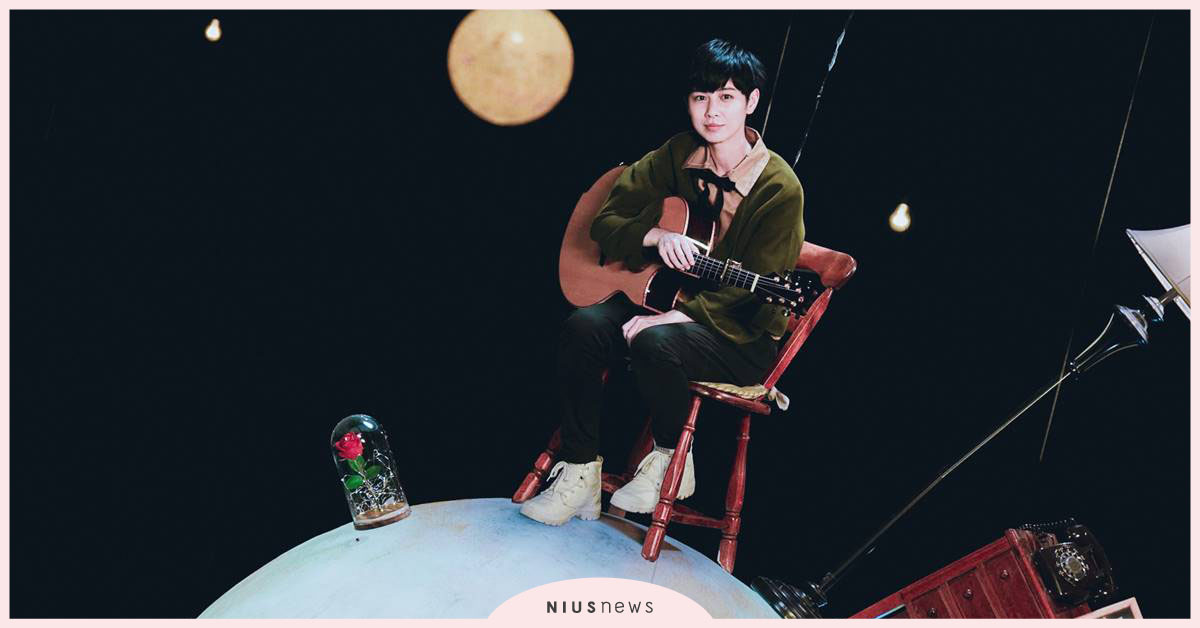 創作歌手魏嘉瑩拍攝〈夜空裡的光〉首次吊鋼絲！進入宇宙登陸新星，粉絲暱稱：「B514小王子」 魏嘉瑩、夜空裡的光、B514小王子、夜空裡的光同名演唱會、小魏