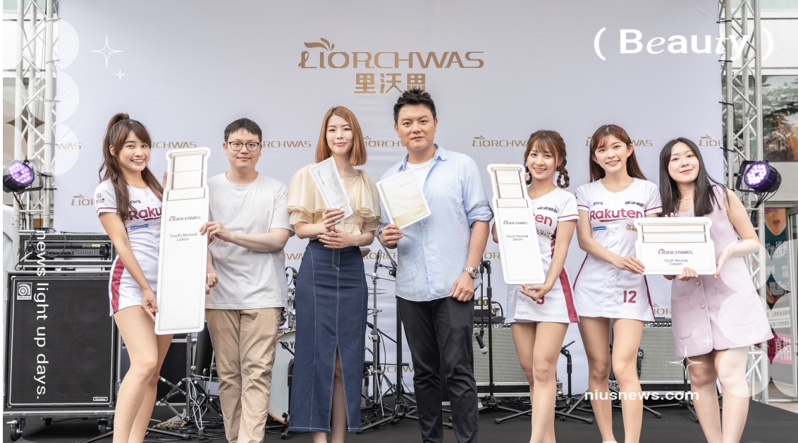 台灣精緻奢華保養品牌進駐信義誠品，品牌代言人及樂天女孩出席一日店長活動，讓更多人體驗質感且舒適的保養！ LIORCHWAS里沃思、台灣保養品牌、信義誠品、樂天女孩、張心傑