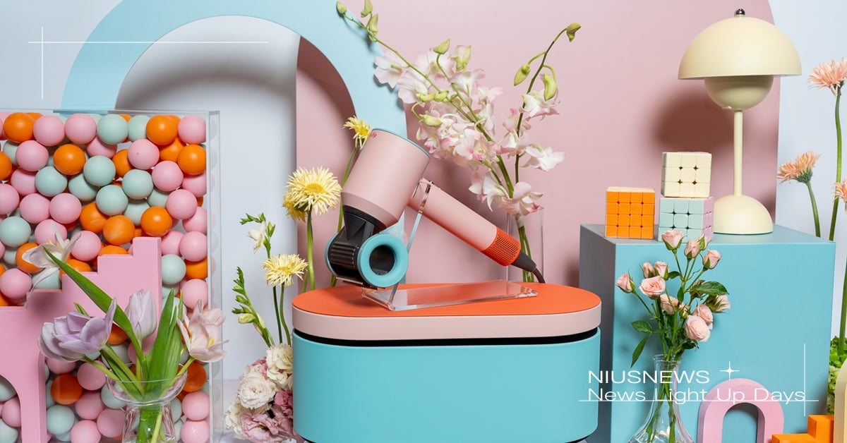 少女心大噴發！Dyson Supersonic™ 吹風機全新限定版「炫彩粉霧拼色」搶眼登場！跟上多巴胺風潮，打造史上最可愛吹風機！ Dyson、吹風機、Dyson Supersonic™ 、Allan、伊莉莎白捲
