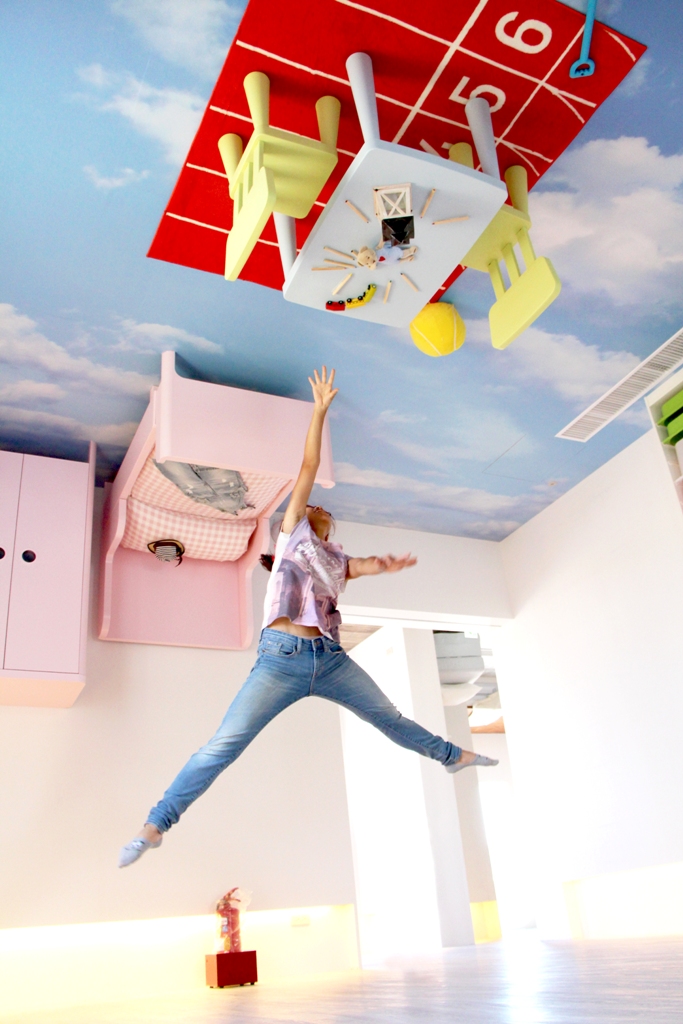 《反轉世界　駁二顛倒屋》我要對抗地心引力！地心引力再大我都不怕！ 展覽，高雄，駁二，顛倒屋