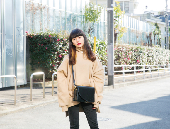 跟著「菅沼俞利」一起利用 “整體輪廓和小配件“穿出簡單風格 菅沼俞利、簡單、風格