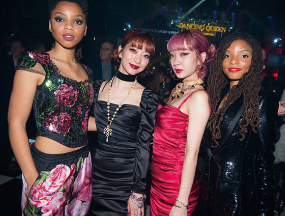 雙胞胎模特兒AMI AYA受邀觀賞Dolce&Gabbana米蘭時裝秀 米蘭時裝秀