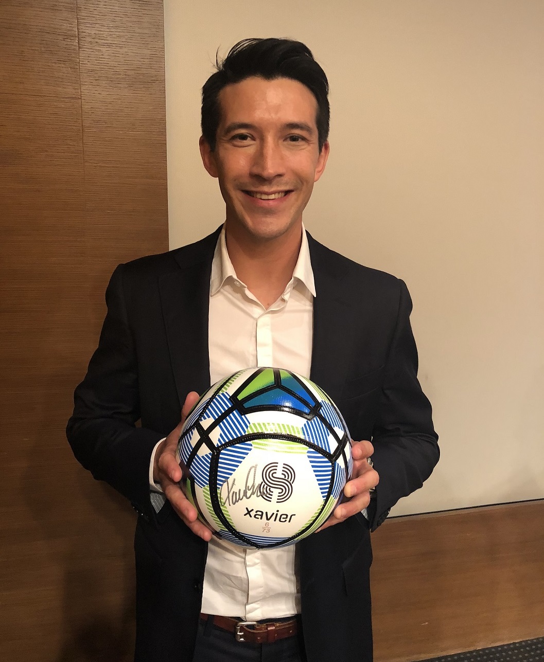 誠品生活瘋世足！足球貴公子陳昌源教運動時尚 國家隊潮T應援必備 喝啤酒看世足再送紀念球 行動支付再抽Dyson萬元家電