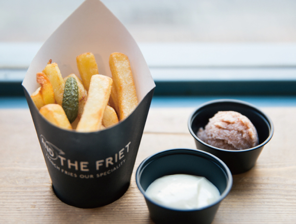 在市區內享受邊走邊吃的樂趣，快來廣尾品嚐”AND THE FRIET “的洋芋點心吧! 市區、洋芋、點心