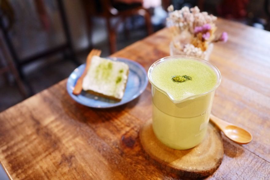 【台北】讓花朵像瘟疫般蔓延的溫室，甜點及花朵的美好際遇─花疫室 花朵，台北，咖啡館，花疫室，花藝店，雜貨店，抹茶，自然咖啡館