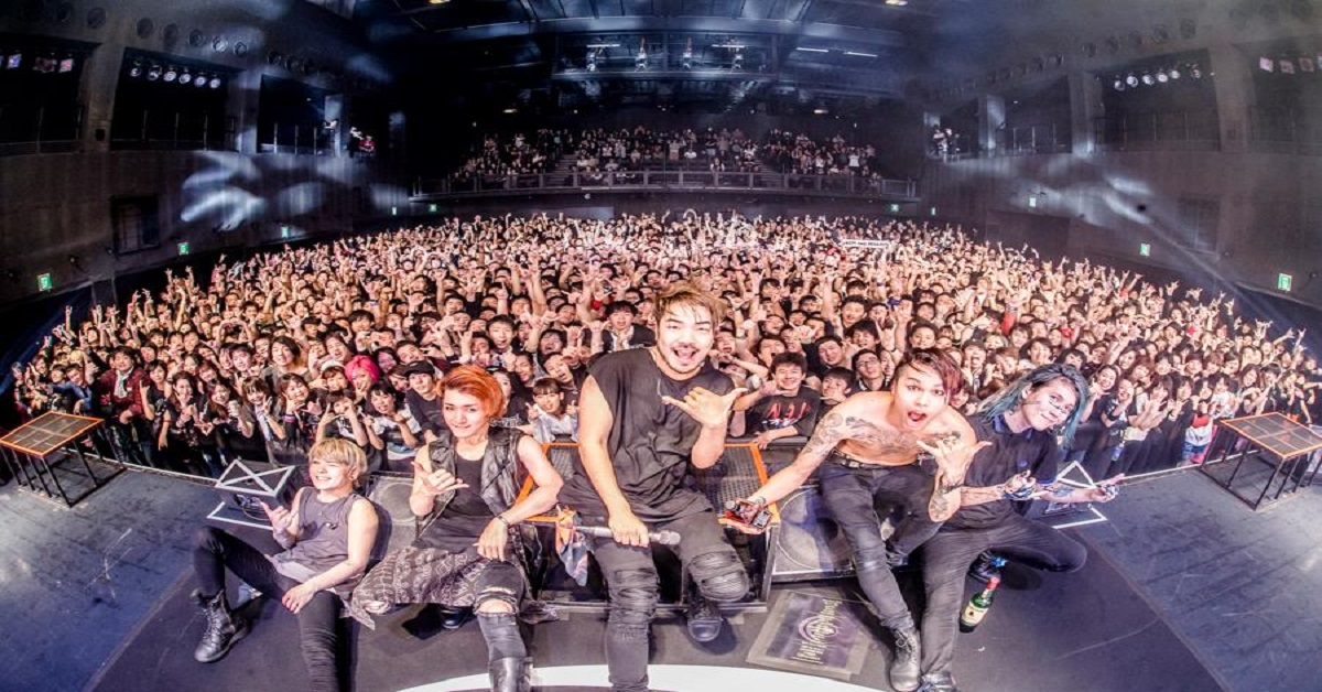 想要讓自己的腦袋更清醒？想要讓自己有如充飽電般全身滿滿的活力？聽Crossfaith的音樂就對了~ Crossfaith，CrossfaithOfficial